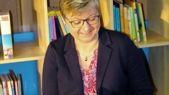 Frauke Heiligenstadt beim Vorlesetag in der Löwenzahnschule in Mohringen am 19. November 2019.